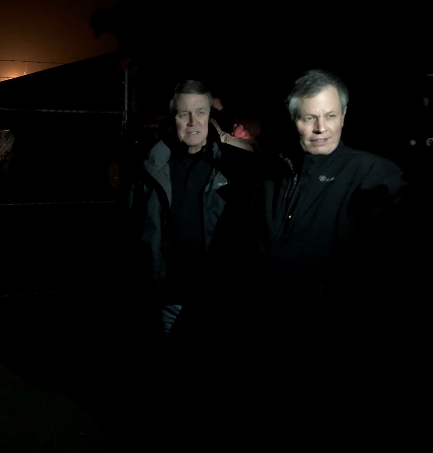 Daines visits border